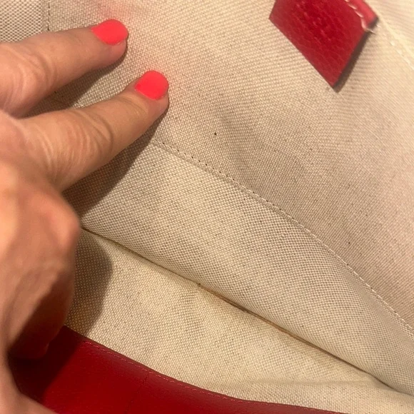 Gucci Red Pebbled Calfskin Leather Clutch / Pouch with GG Logo & gold hardware - Picture 2 of 12